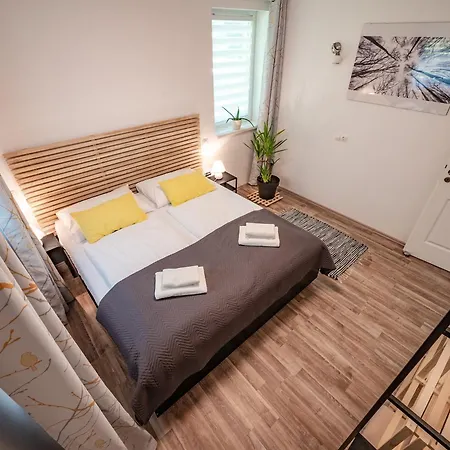 Apartment Apartma Med Krosnjami